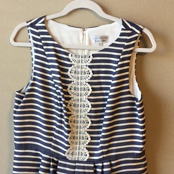 SOLD Signature by Robbie Bee Fully Lined Dress - Picture 2 of 8